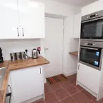 Stylish 7 Bed House, Close To City Centre
