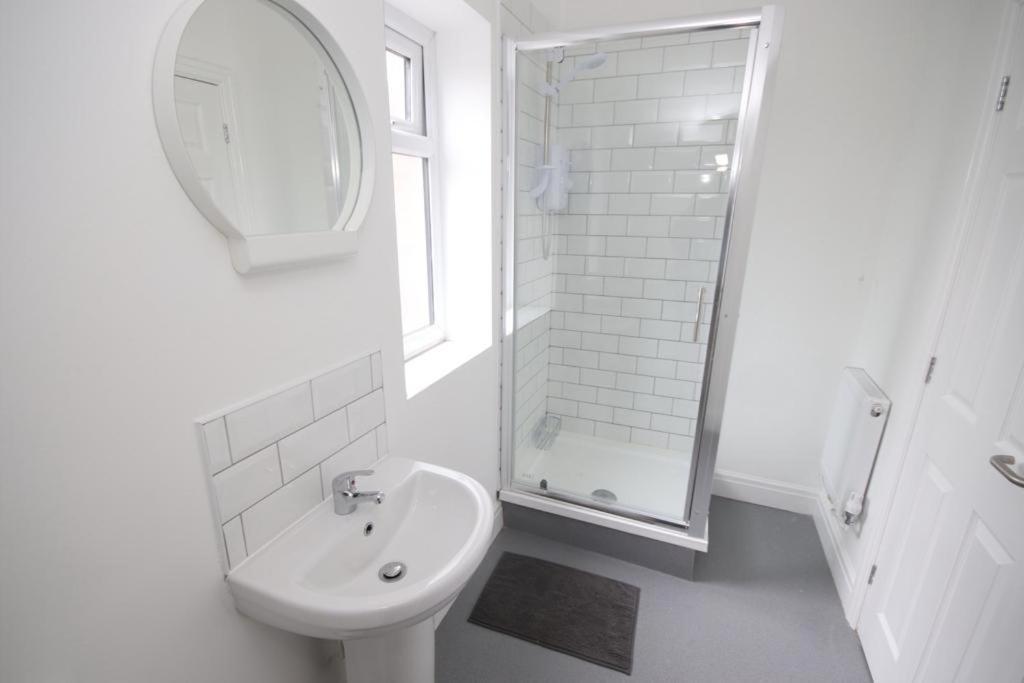 Stylish 7 Bed House, Close To Centre Holiday home Liverpool