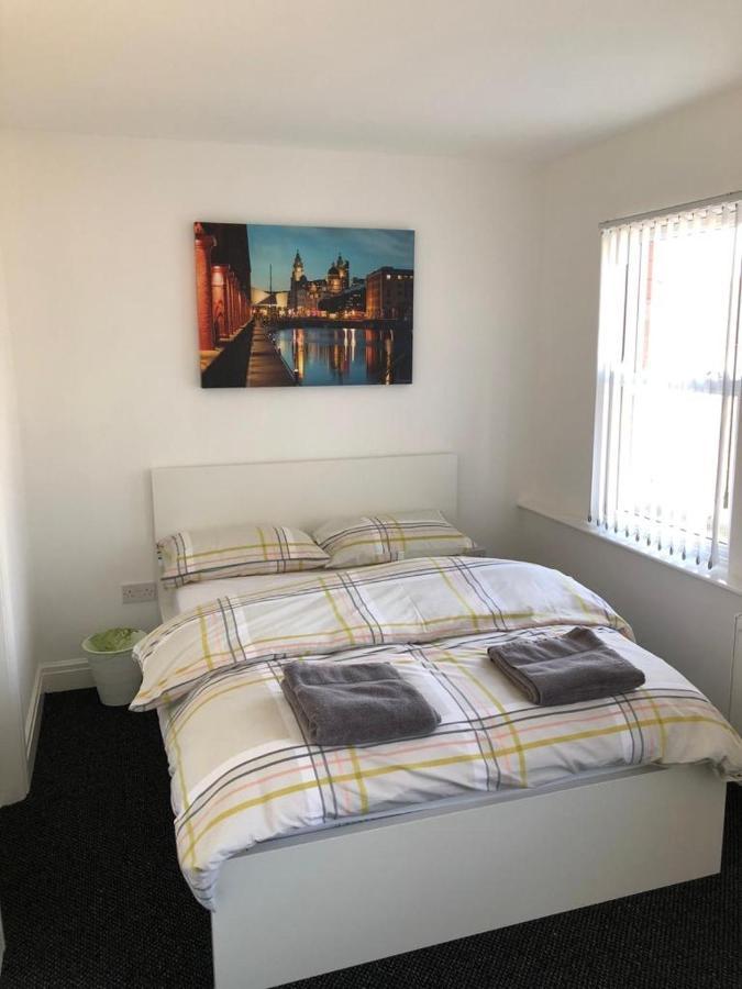 Stylish 7 Bed House, Close To Centre Holiday home
