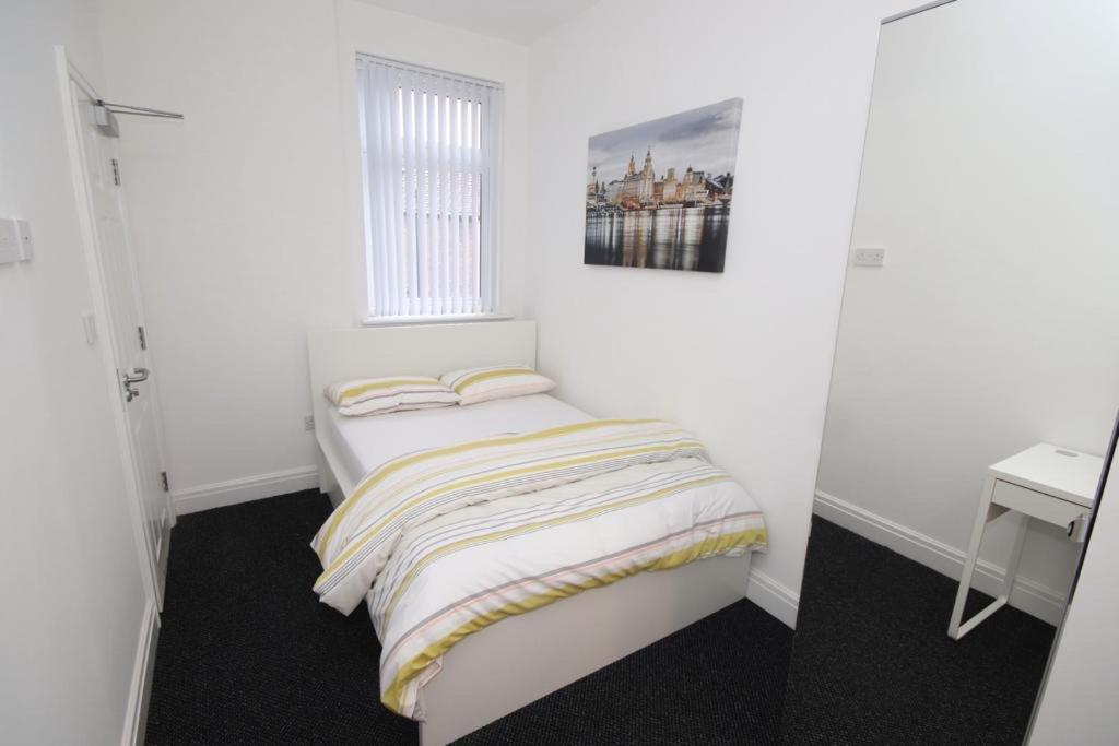 Stylish 7 Bed House, Close To Centre Holiday home Liverpool