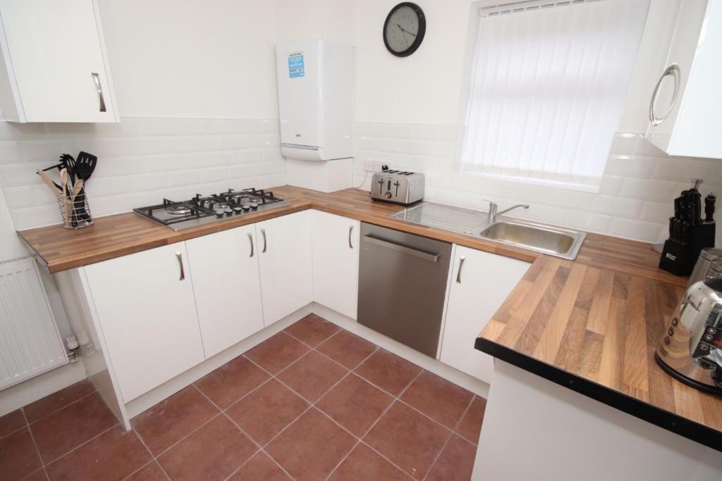 Holiday home Stylish 7 Bed House, Close To Centre *