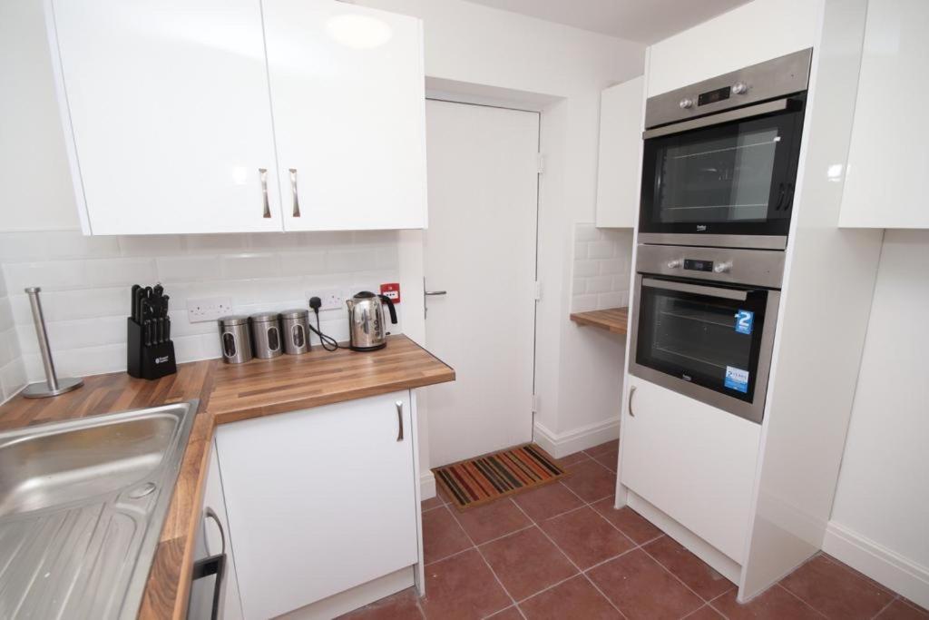 Stylish 7 Bed House, Close To Centre *